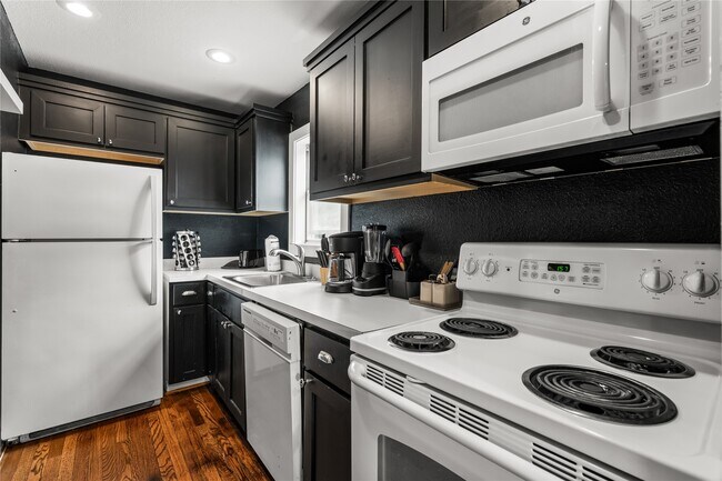 Building Photo - 3312 Greenbriar Dr