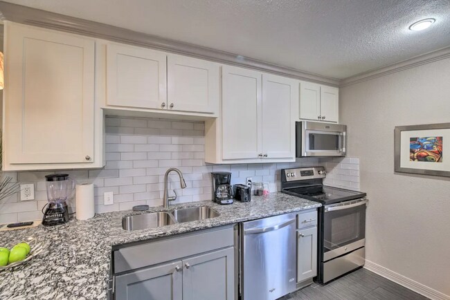 Building Photo - 2211 Blodgett St