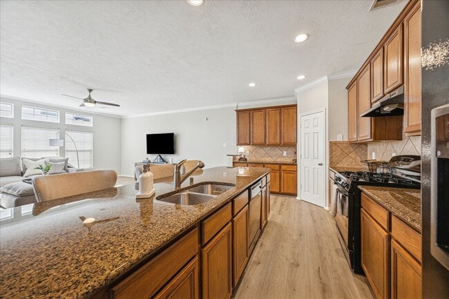 Building Photo - 3319 Leading Point Dr