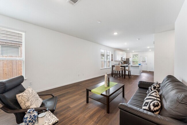 Building Photo - 14483 Cedar Ledge Ln