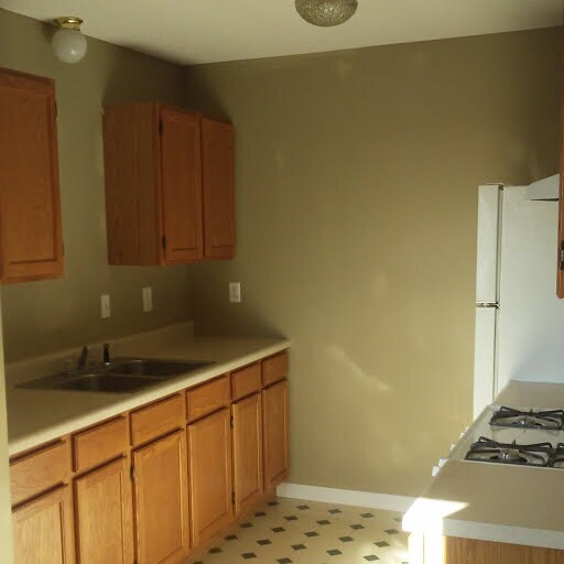 kitchen - 77 E Queenwood Rd