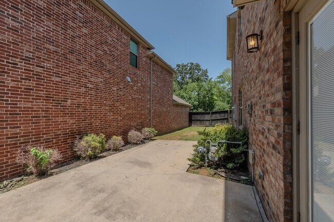 Building Photo - 537 N Salem Rd