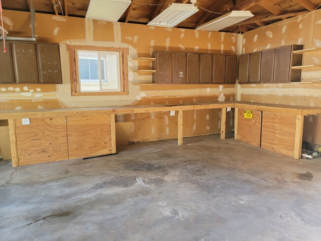 Building Photo - 1217 24th Ave Ct