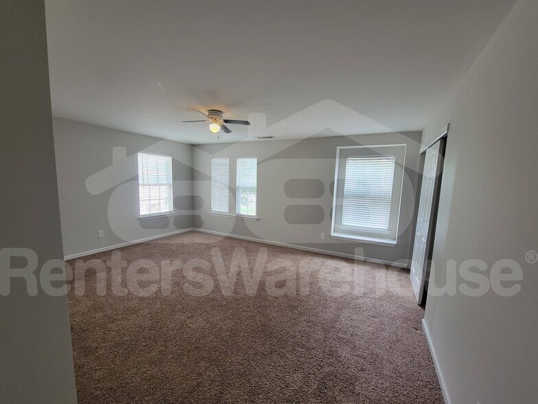 Building Photo - 6198 Park Leaf Walk