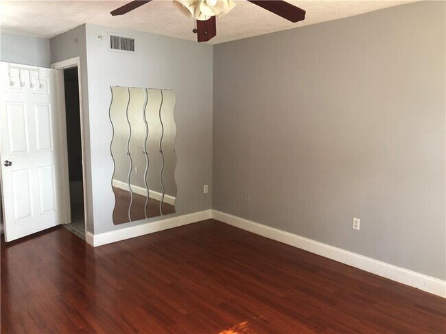 Building Photo - 5045 Wiles Rd