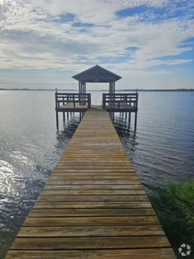Building Photo - Two bedroom / Two Bath lake view home on L...