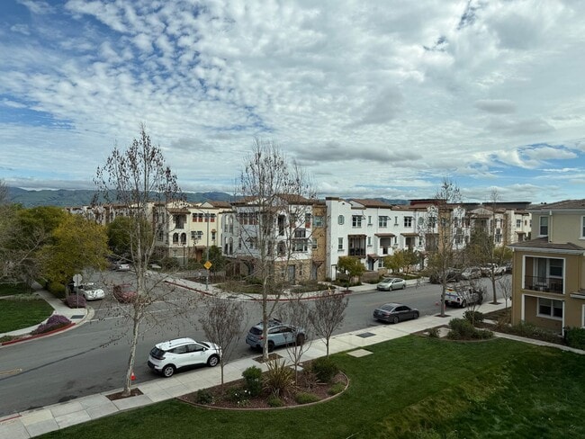 Building Photo - San Jose Comfort, Convenience and Location