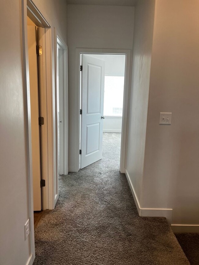 Building Photo - Absolutely STUNNING Townhome!!!