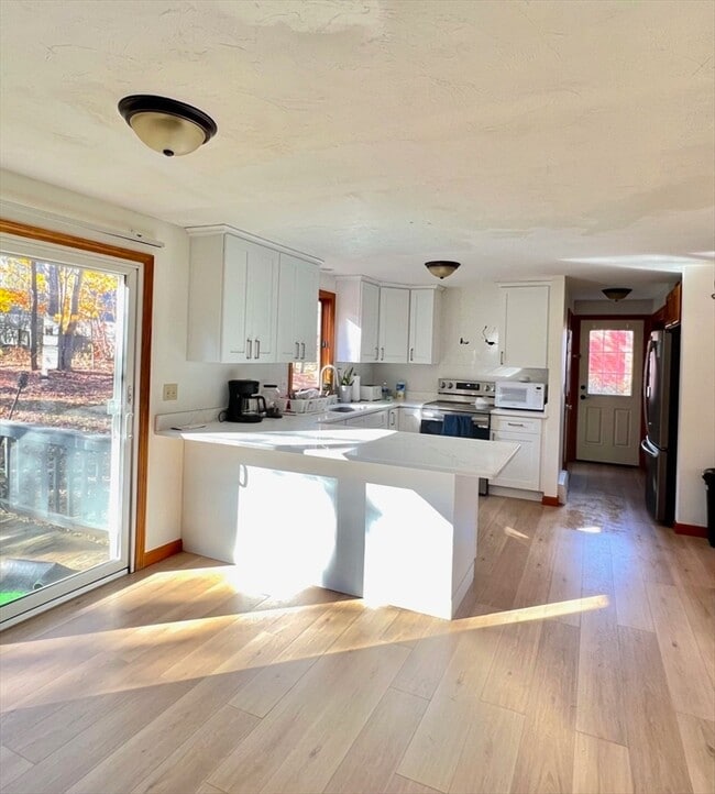 Building Photo - 188 Fernwood Dr