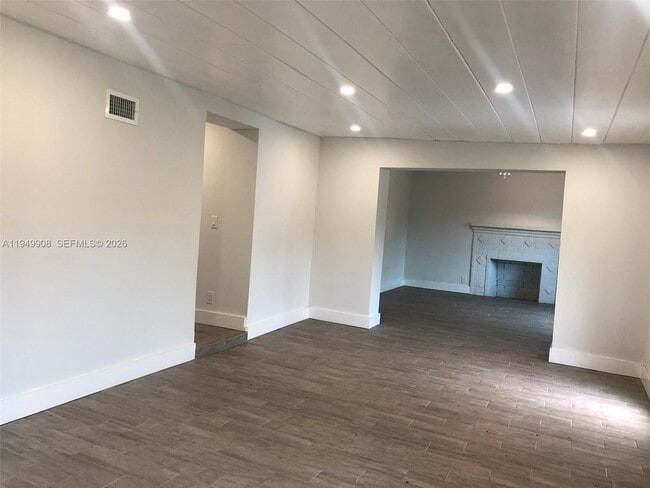 Building Photo - 8000 NW 12th Pl