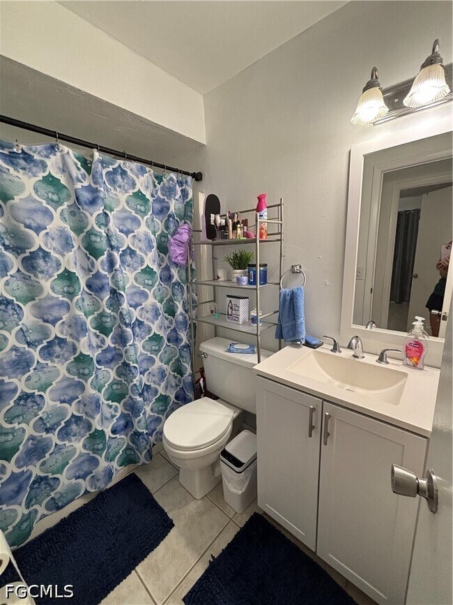 Building Photo - 536 SE 6th Pl