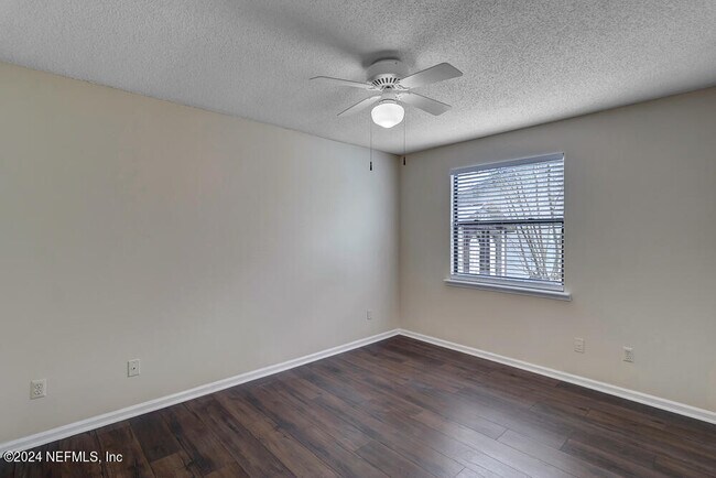 Building Photo - 4518 Crosstie Rd N