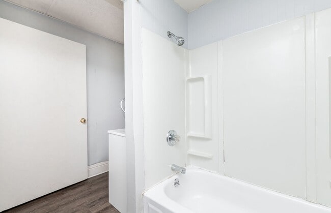 Building Photo - 917 Watt St