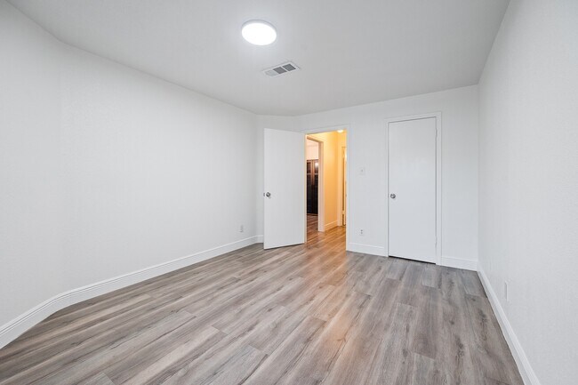 Building Photo - 10733 Braes Bend Dr