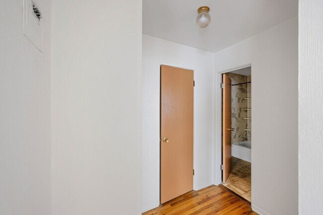 Building Photo - Charming 1BR Apartment in Denver