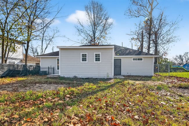 Building Photo - 7437 Bywood St