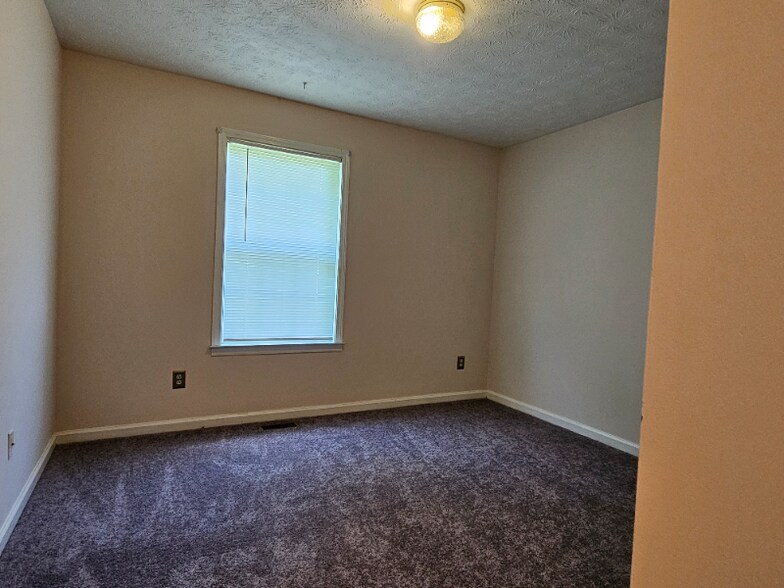 Building Photo - 1011 Brookwood Dr