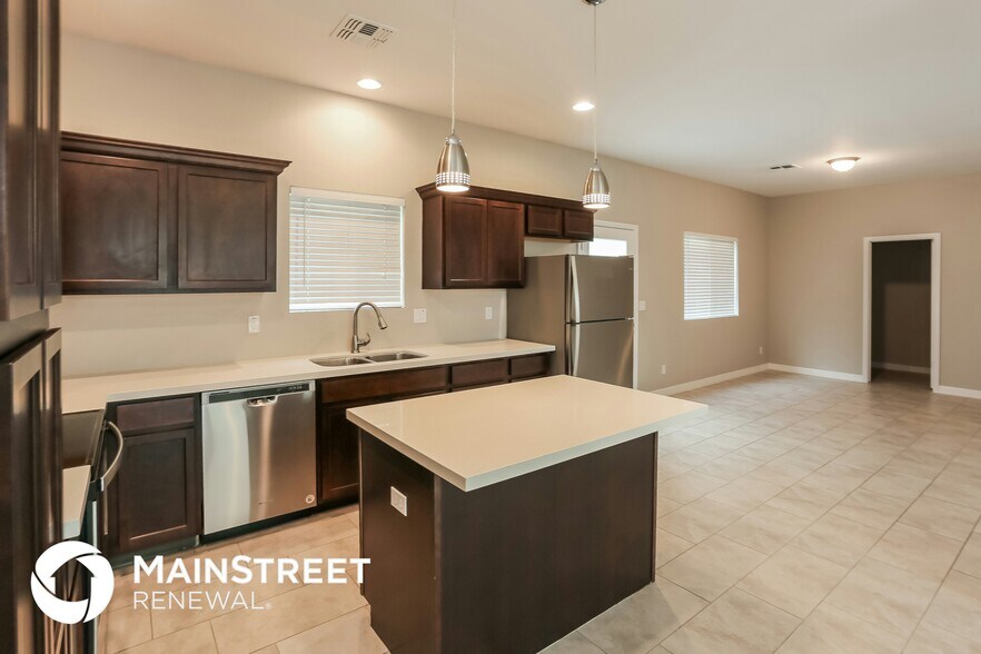 Building Photo - 2000 N 36th St