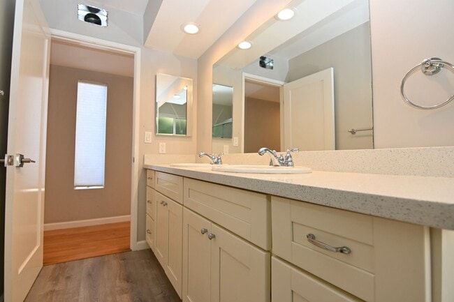 Building Photo - Updated Sunnyvale Beauty, 3/2 with AC