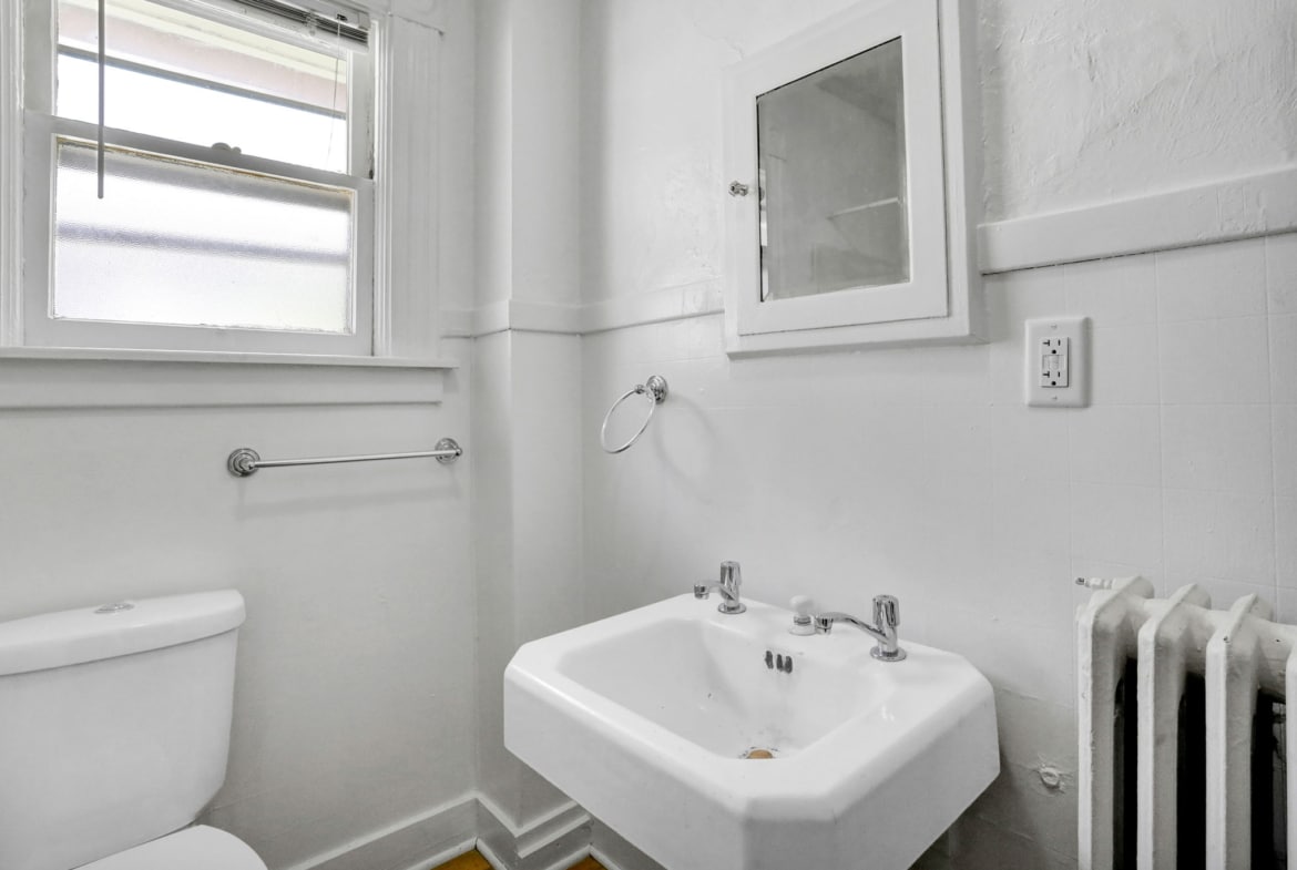 Building Photo - 716 N Walnut St