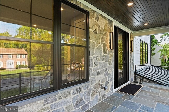 Building Photo - 9615 Locust Hill Dr