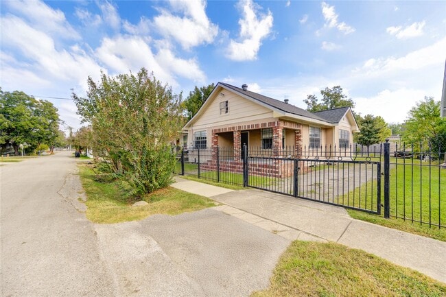 Building Photo - 306 Morris St