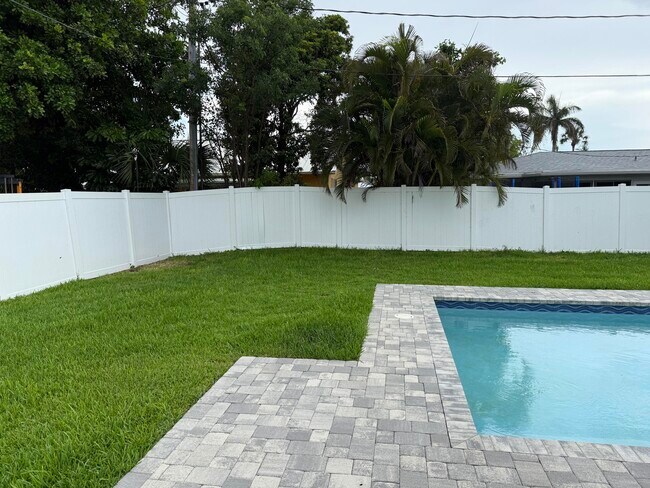 Building Photo - 105 Palamino Cir