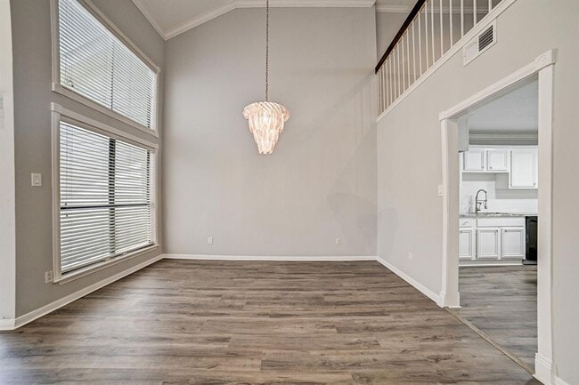 Building Photo - 3310 Meadway Dr