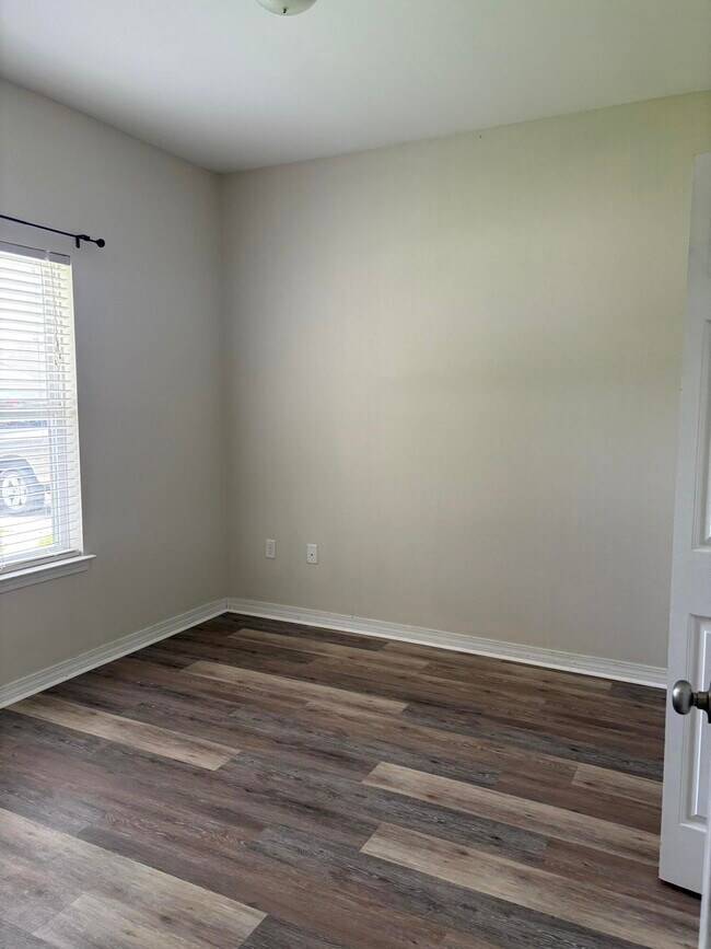 Building Photo - 214 Ladue Ave