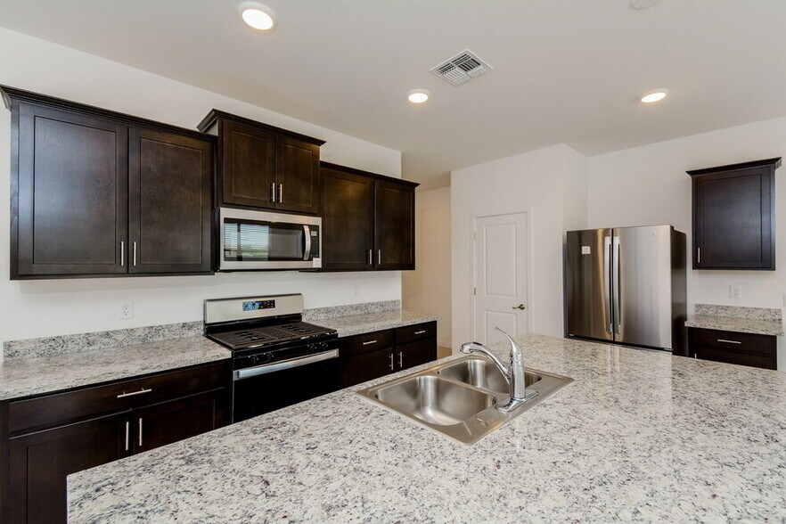 Building Photo - 14446 W Hackamore Dr.