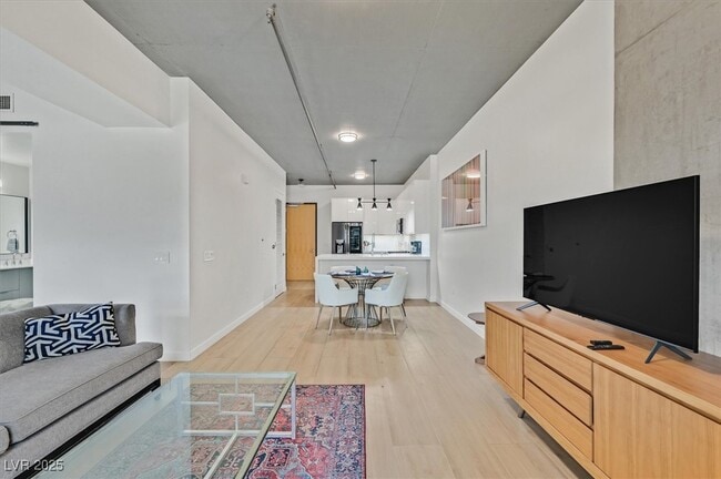 Building Photo - 353 E Bonneville Ave