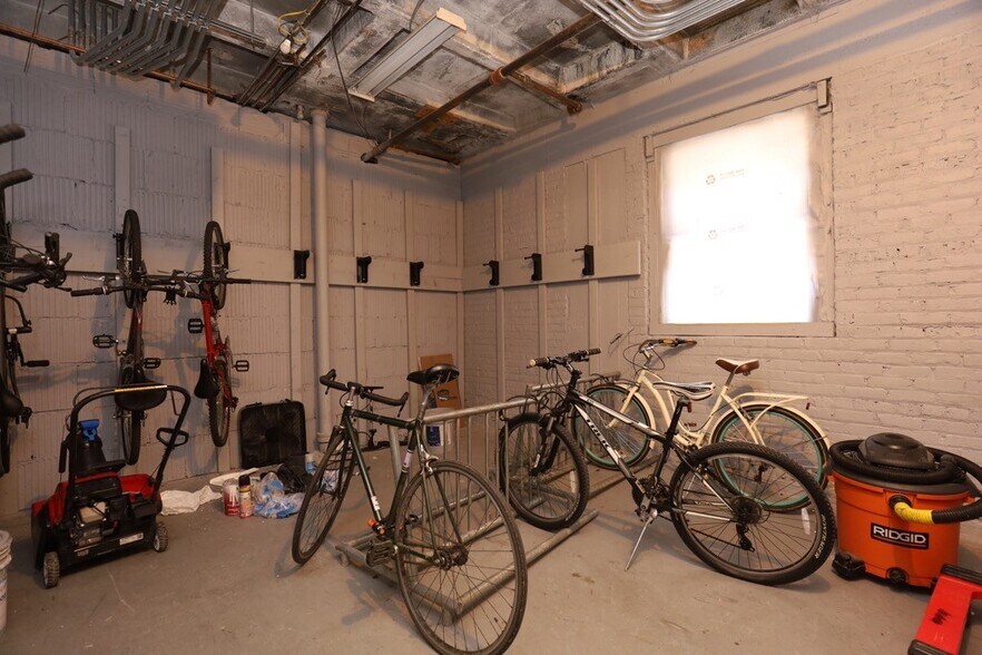 Building Photo - 556 W Arlington Pl