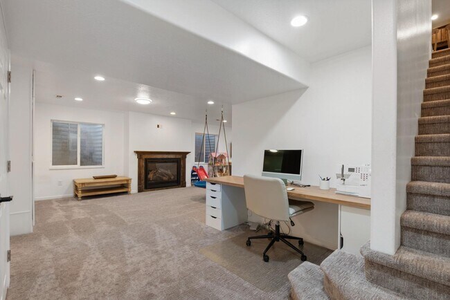 Building Photo - 2521 Apricot Pl