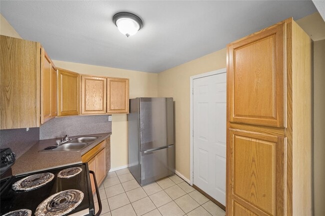 Building Photo - 3521 Le Badie St