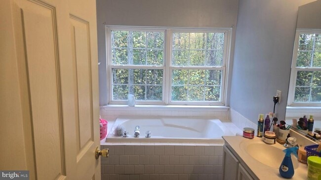 Building Photo - 10004 Tallahassee Pl