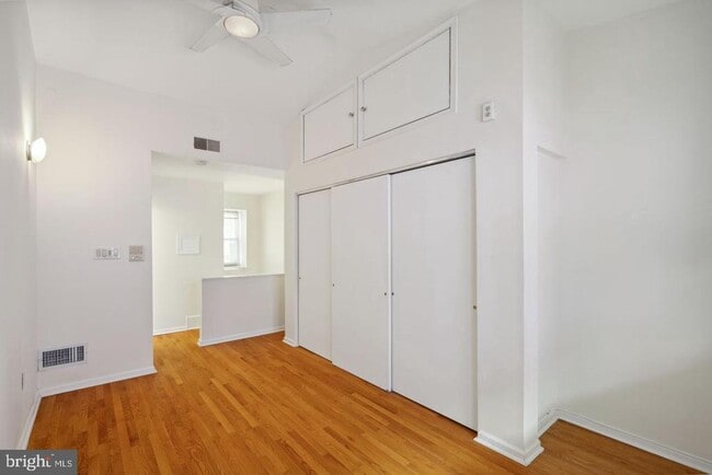 Building Photo - 830 Kater St