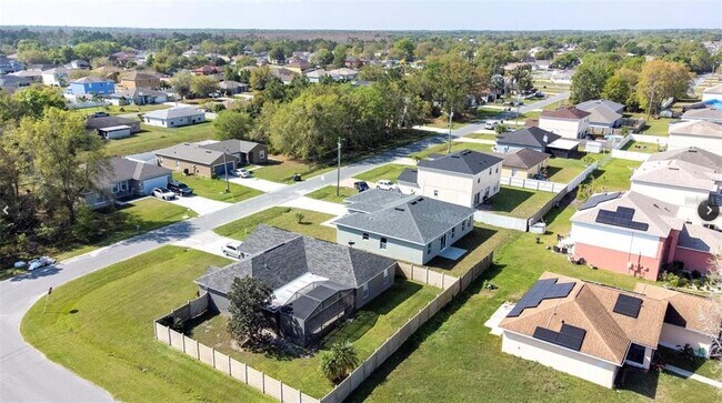 Building Photo - 719 Martin Ln