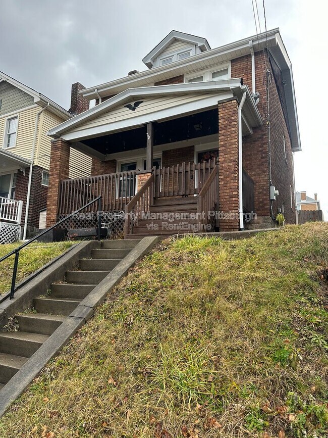 Building Photo - 1112 Kelton Ave