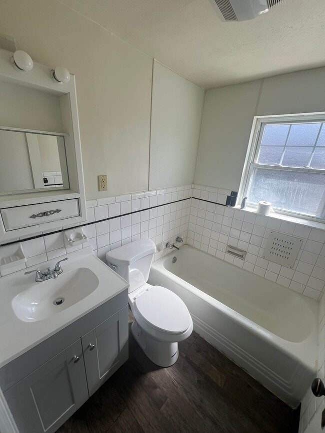 Building Photo - East Side 3 Bedroom House