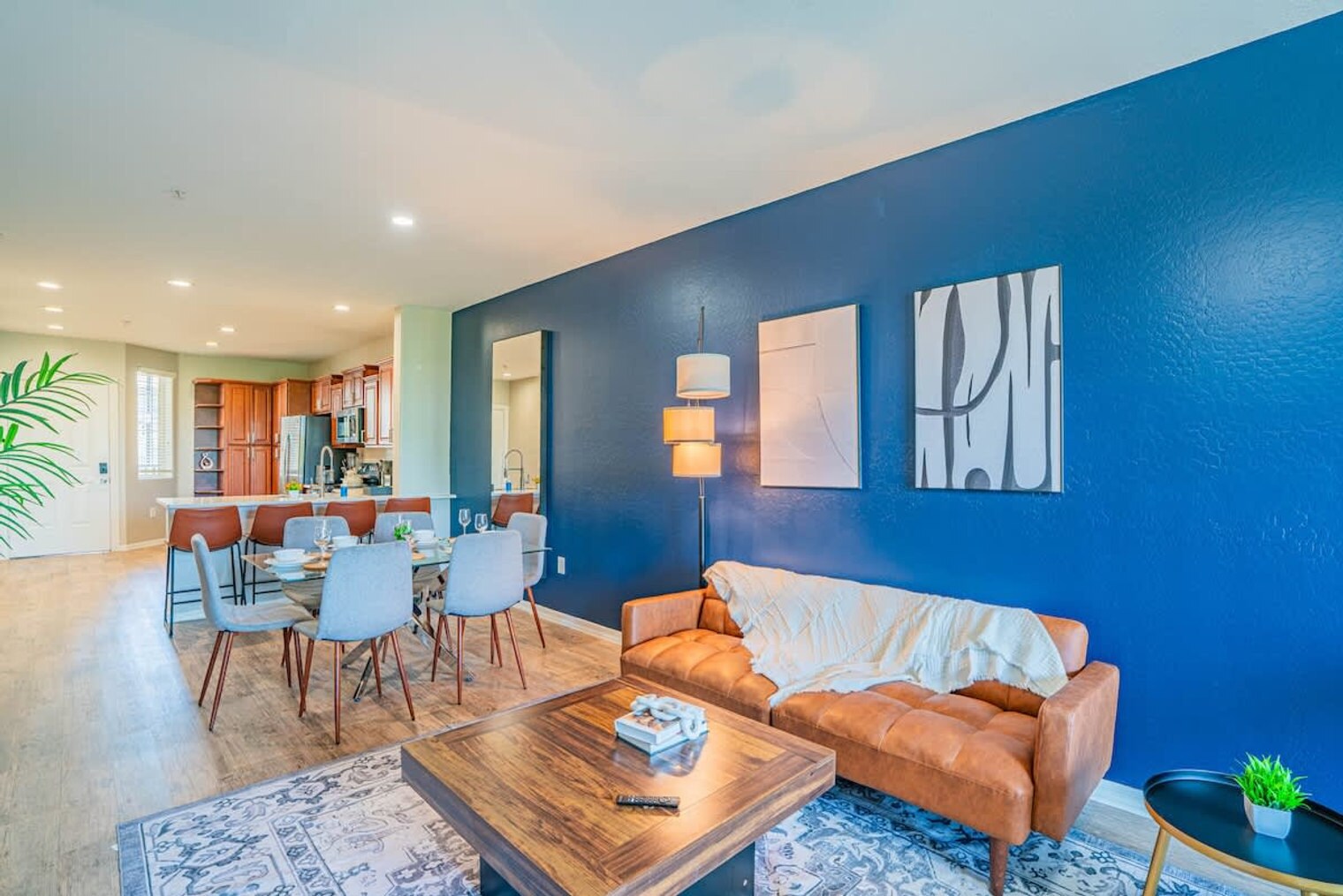 Building Photo - 1275 E University Dr