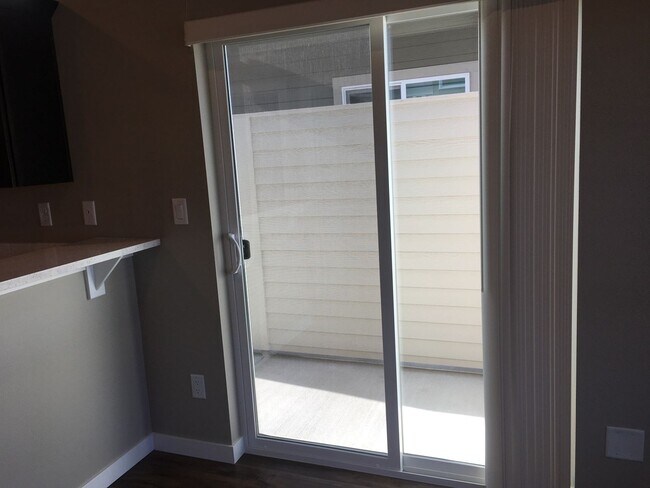 Building Photo - Cozy 2BR Home with A/C & Garage – Animal Friendly in Bend, OR - PENDING APPLICATION