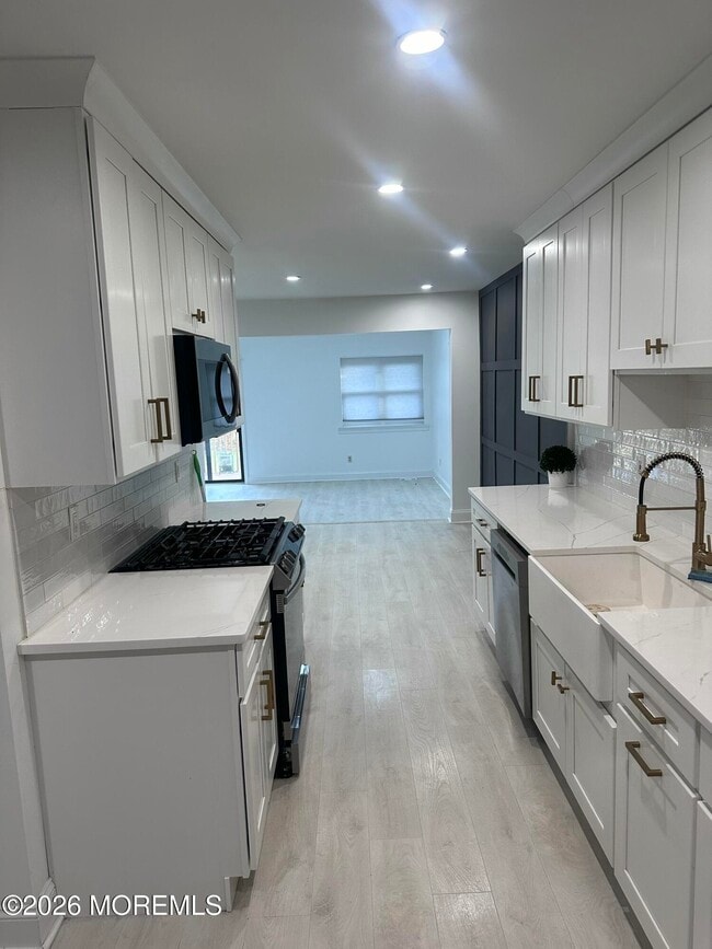 Building Photo - 225 Longwood Dr