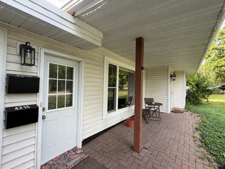 Building Photo - 4219 Oak Drive Ln