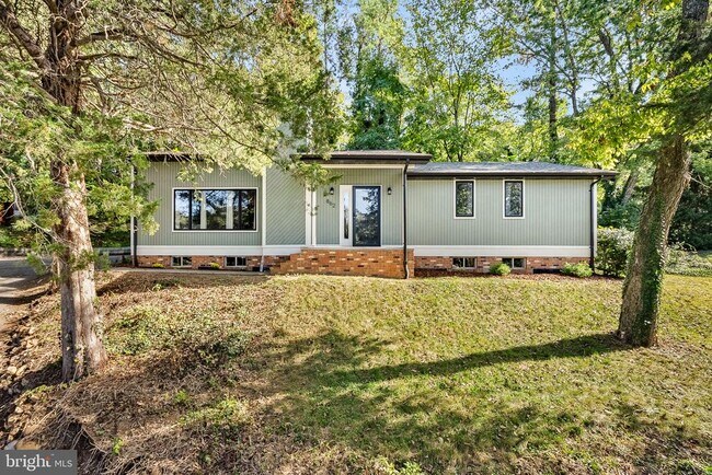 Building Photo - 862 Carrier Dr