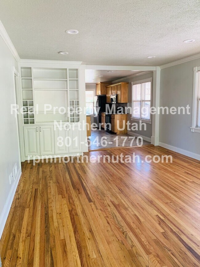 Building Photo - Beautiful 4 Bed 2 Bath Ogden Home Coming S...