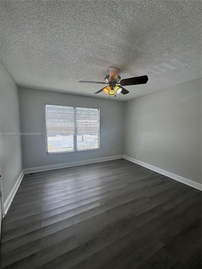 Building Photo - 1465 Lake Crystal Dr