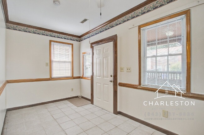 Building Photo - 198 Nassau St