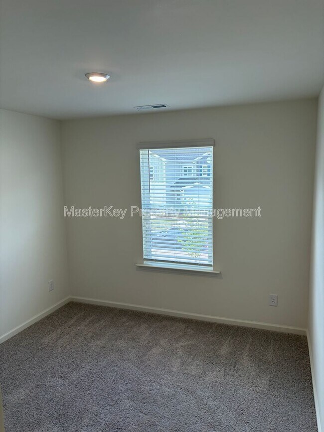 Building Photo - 10636 Brookside Reserve Rd