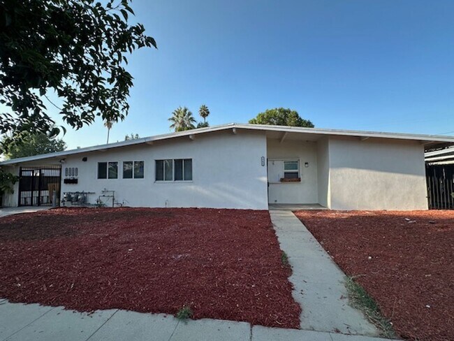 Primary Photo - Completely remodeled 4+2 sprawled across a...