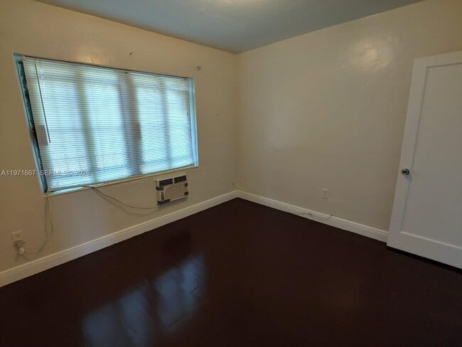 Building Photo - 1465 NE 149th St